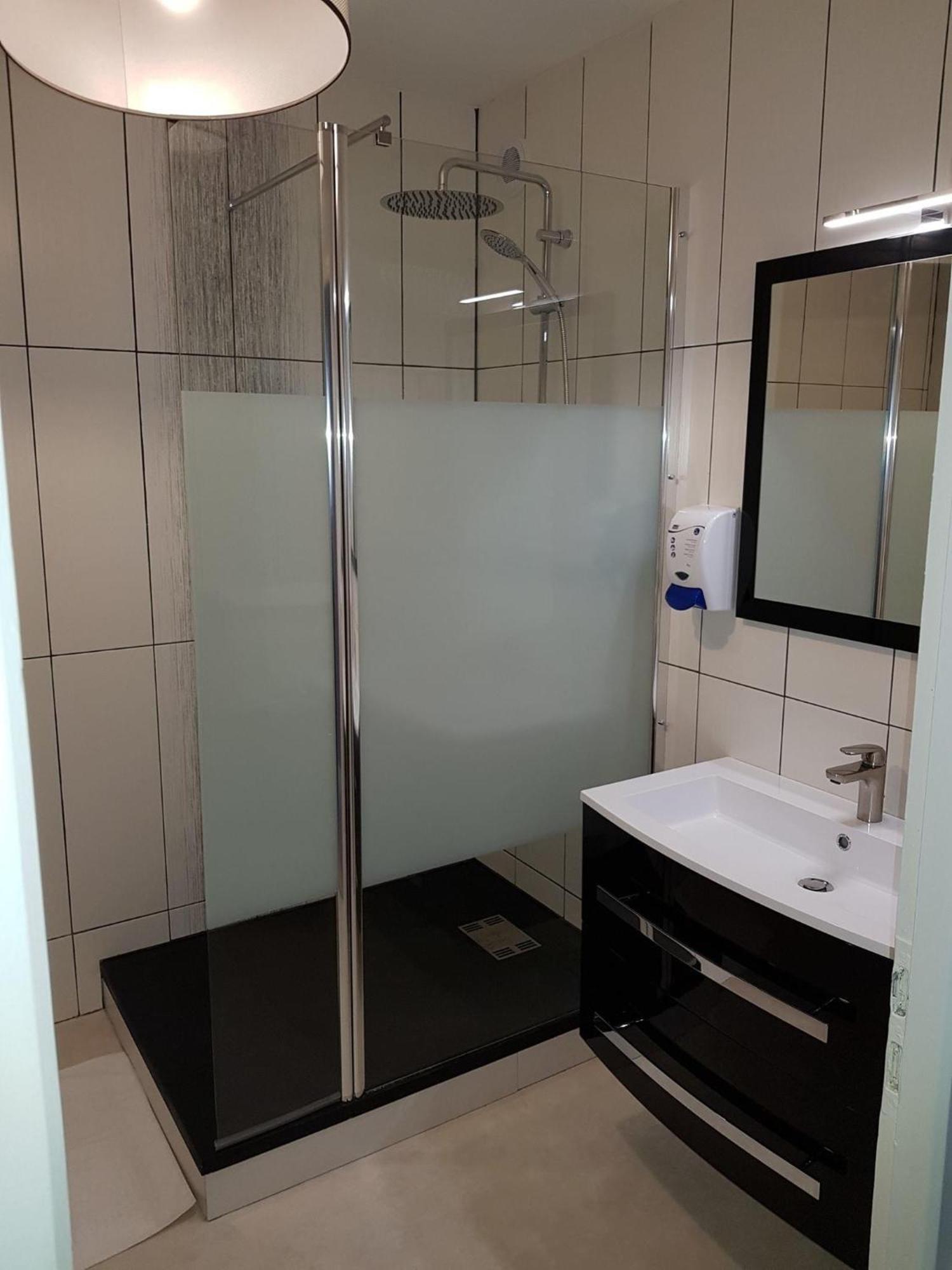 Hotel Le Lyon Vert Commentry Dış mekan fotoğraf