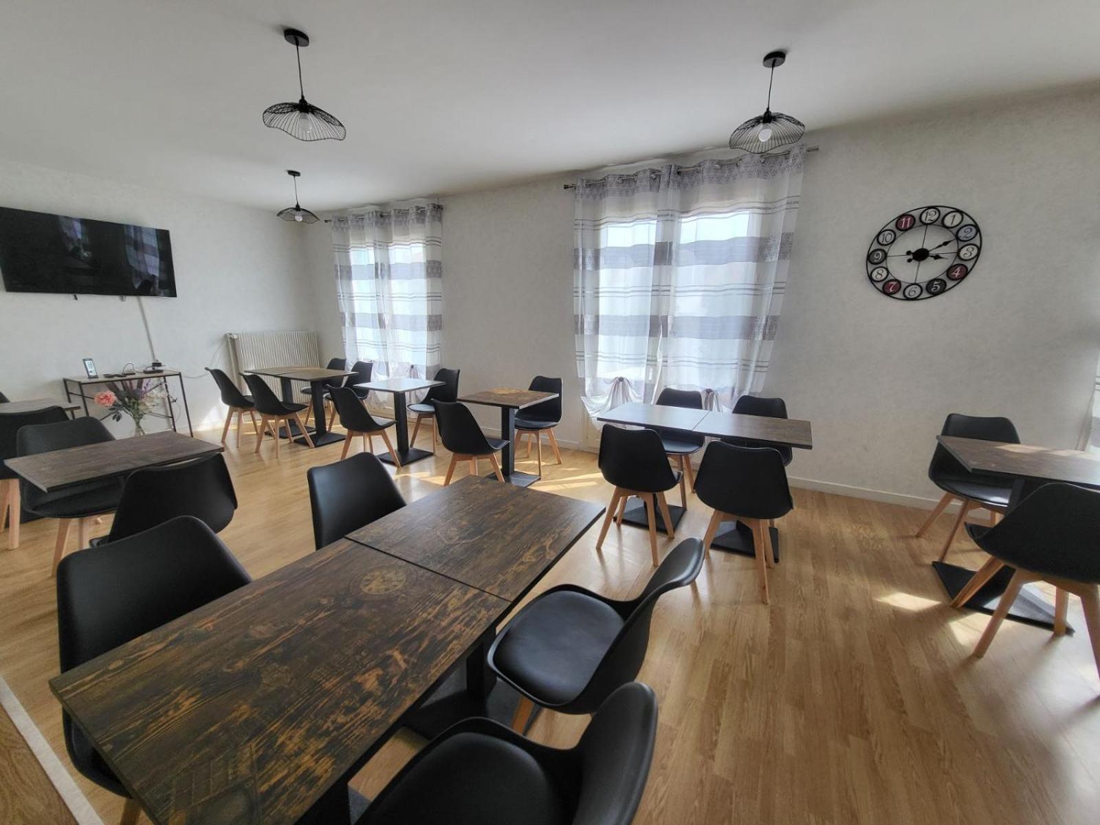 Hotel Le Lyon Vert Commentry Dış mekan fotoğraf