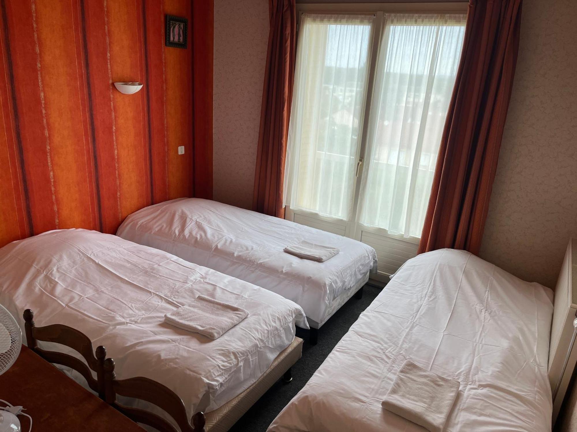 Hotel Le Lyon Vert Commentry Dış mekan fotoğraf