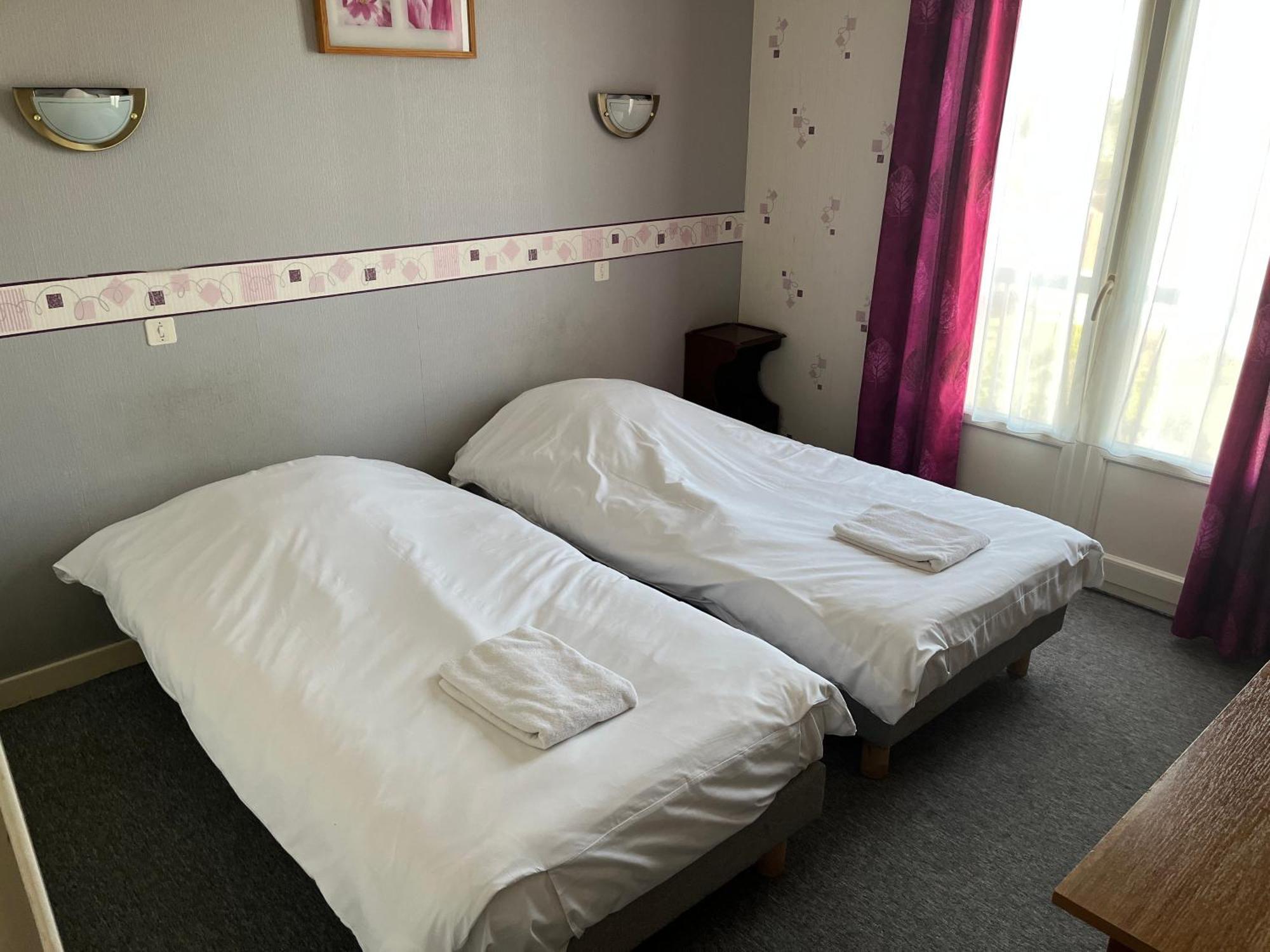 Hotel Le Lyon Vert Commentry Dış mekan fotoğraf