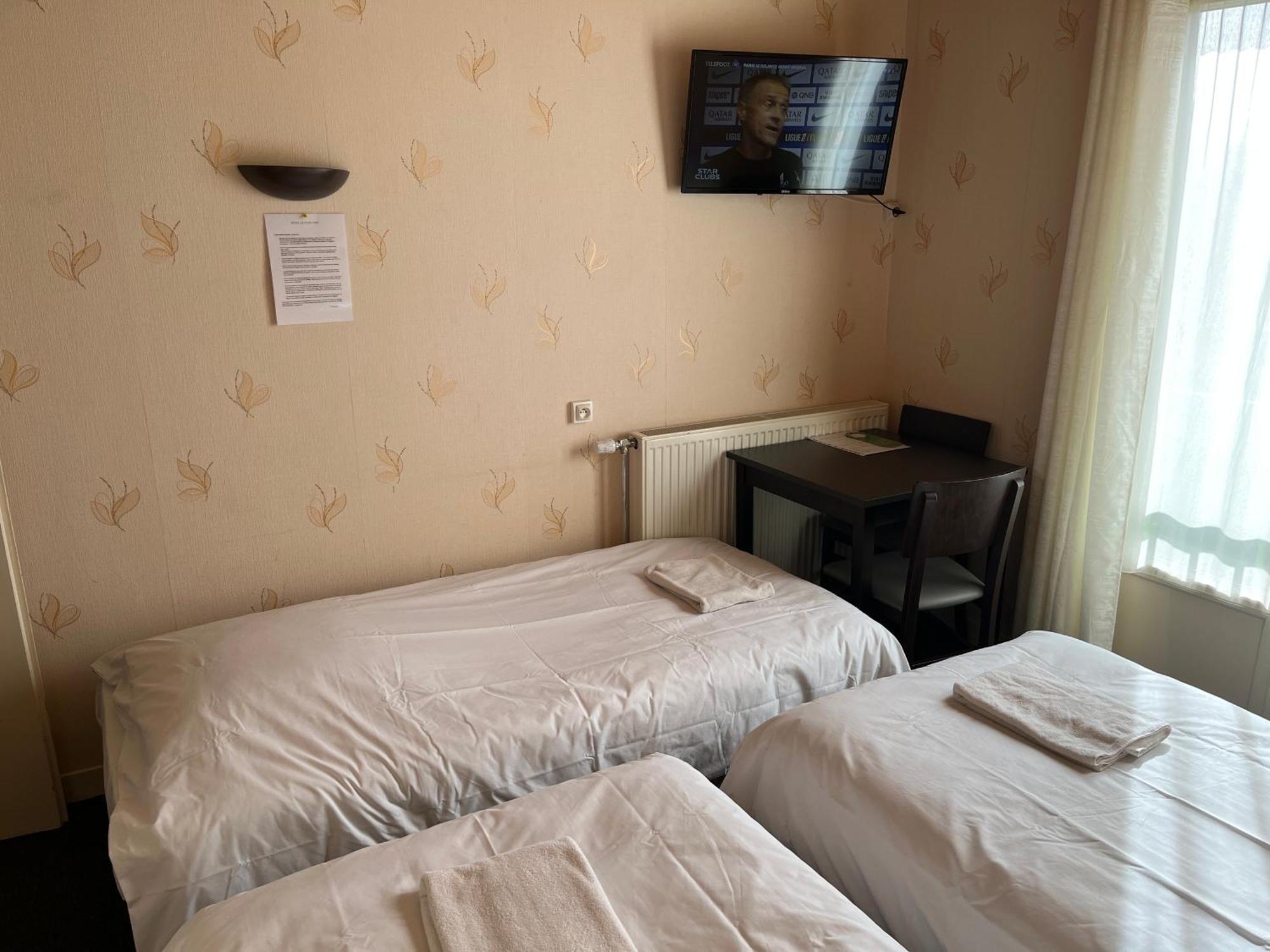 Hotel Le Lyon Vert Commentry Dış mekan fotoğraf