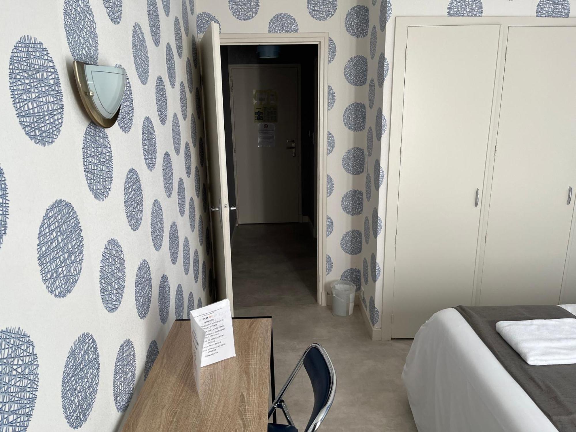 Hotel Le Lyon Vert Commentry Dış mekan fotoğraf
