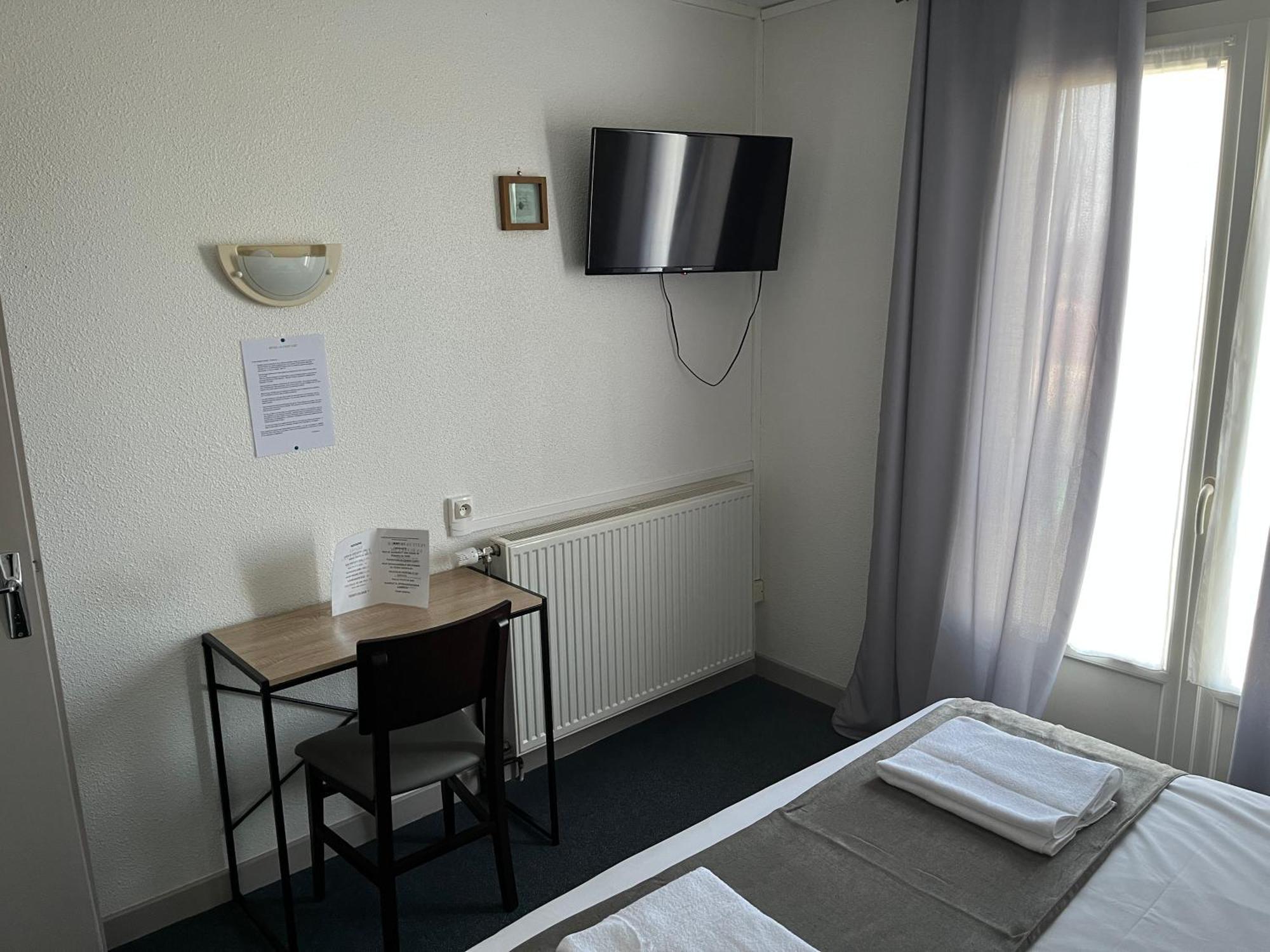 Hotel Le Lyon Vert Commentry Dış mekan fotoğraf