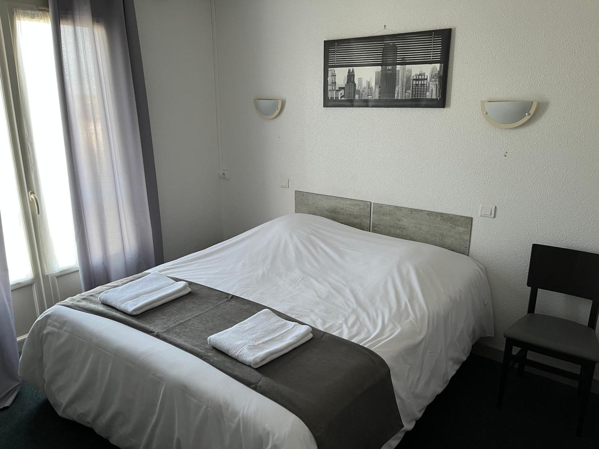 Hotel Le Lyon Vert Commentry Dış mekan fotoğraf