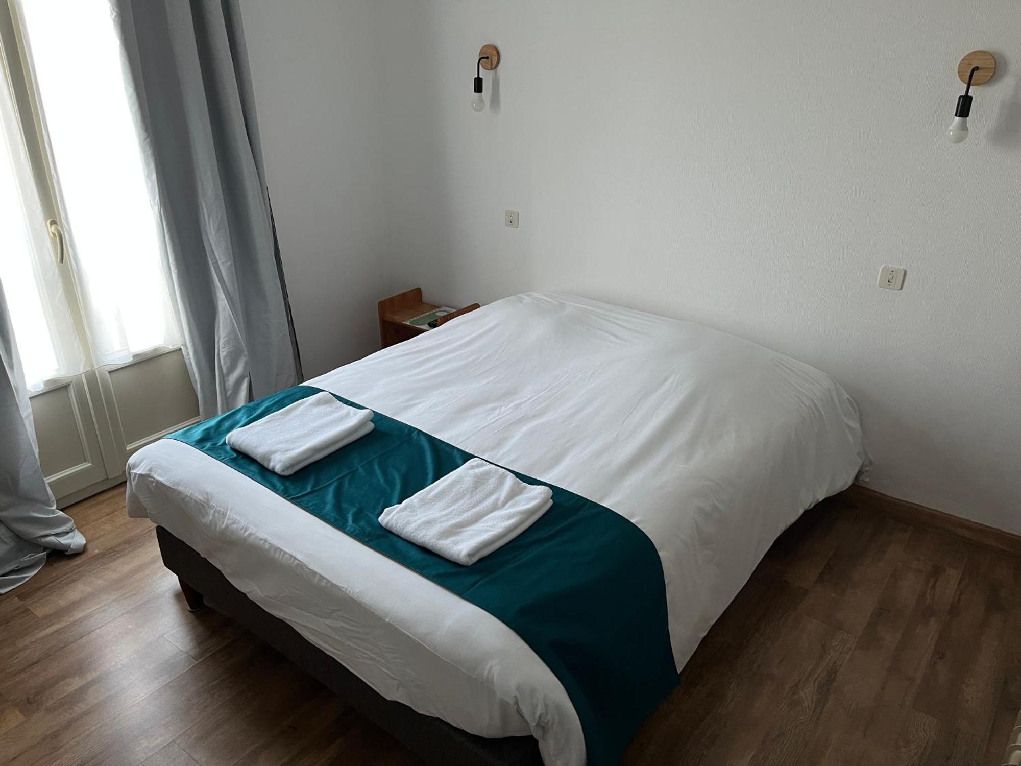 Hotel Le Lyon Vert Commentry Dış mekan fotoğraf