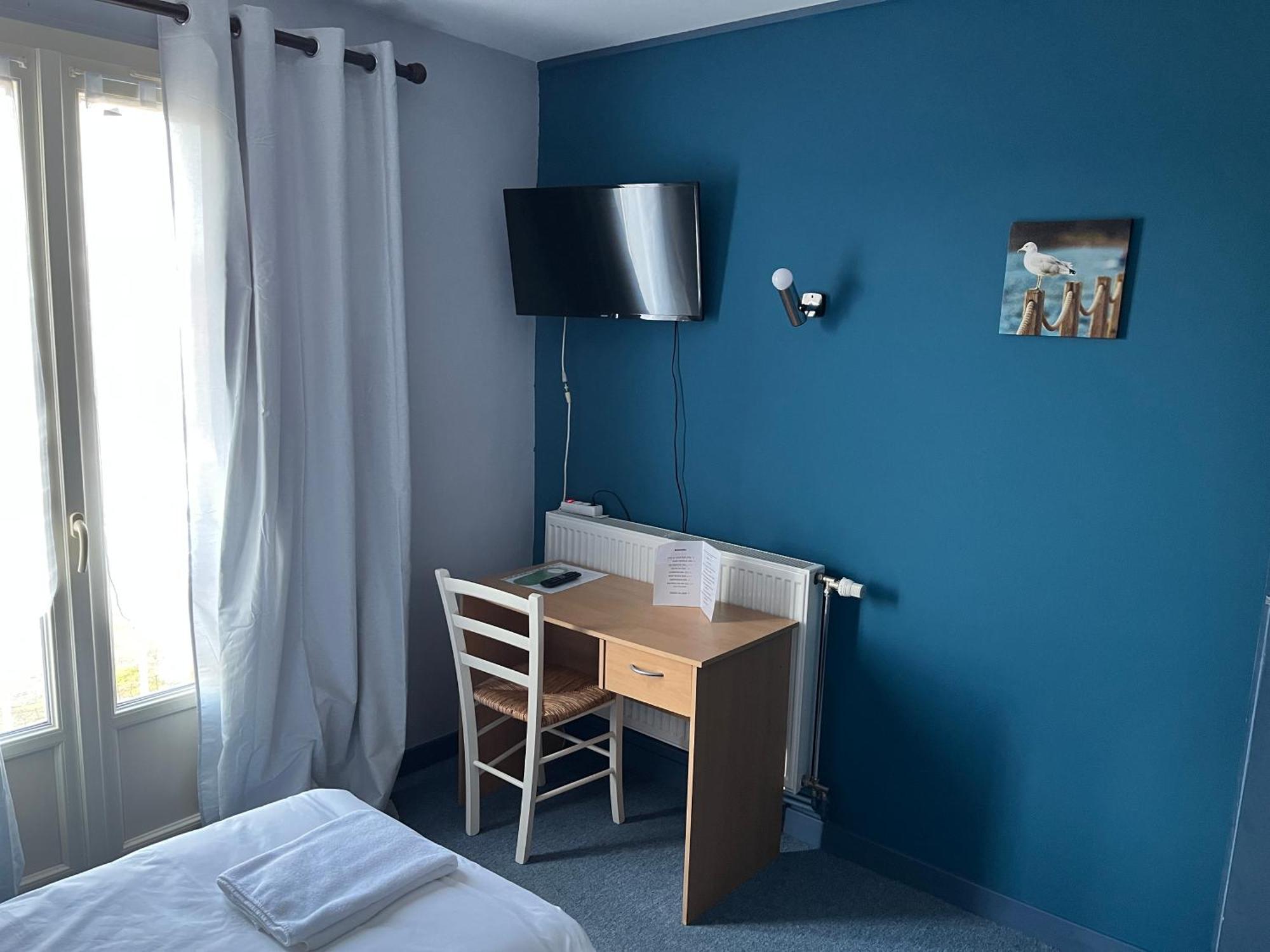 Hotel Le Lyon Vert Commentry Dış mekan fotoğraf
