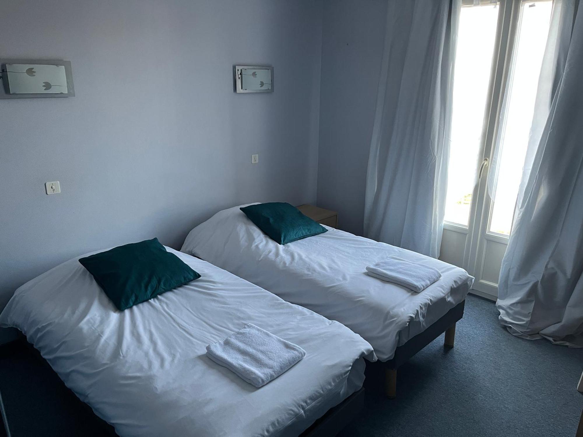 Hotel Le Lyon Vert Commentry Dış mekan fotoğraf