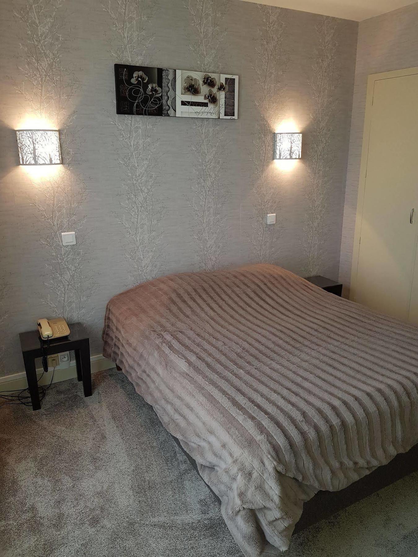 Hotel Le Lyon Vert Commentry Dış mekan fotoğraf