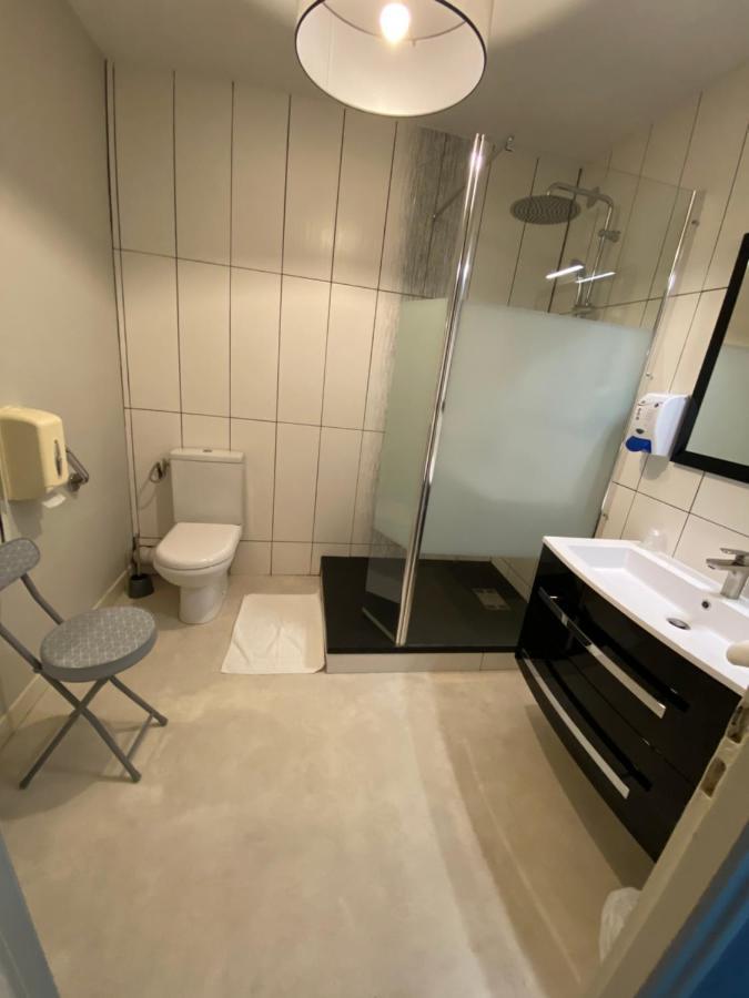 Hotel Le Lyon Vert Commentry Dış mekan fotoğraf